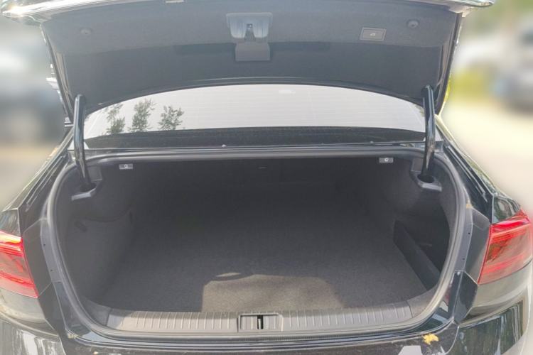 Used Volkswagen Magotan GTE Plug-in Hybrid 2022 GTE Luxury Model Trunk