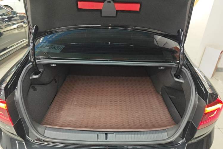Used Volkswagen Magotan GTE Plug-in Hybrid 2022 GTE Luxury Model Trunk