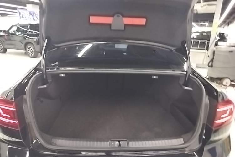 Used Volkswagen Magotan GTE Plug-in Hybrid 2022 GTE Luxury Model Trunk