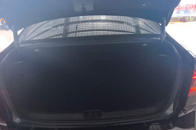 Used Volkswagen Magotan GTE Plug-in Hybrid 2022 GTE Luxury Model Trunk