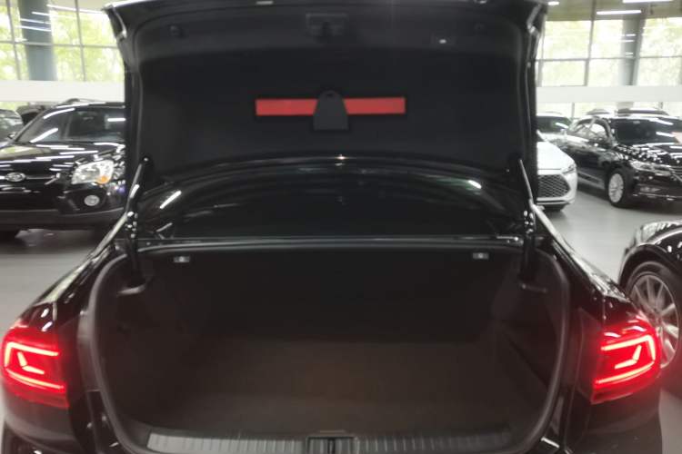 Used Volkswagen Magotan GTE Plug-in Hybrid 2022 GTE Luxury Model Trunk