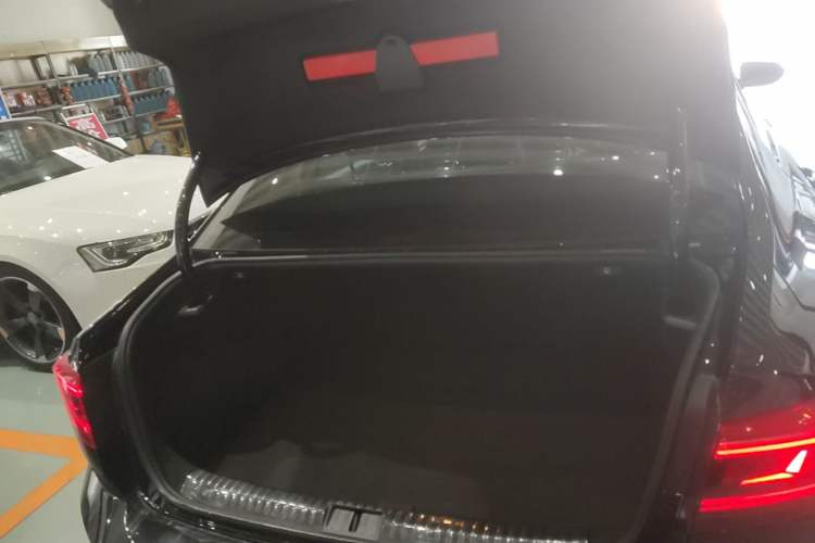 Used Volkswagen Magotan GTE Plug-in Hybrid 2022 GTE Luxury Model Trunk