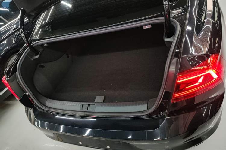 Used Volkswagen Magotan GTE Plug-in Hybrid 2022 GTE Luxury Model Trunk