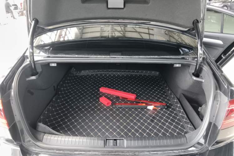 Used Volkswagen Magotan GTE Plug-in Hybrid 2022 GTE Luxury Model Trunk