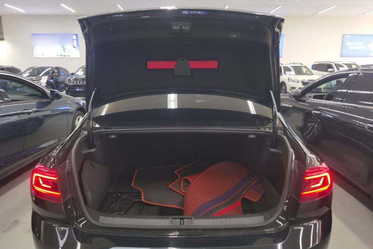 Used Volkswagen Magotan GTE Plug-in Hybrid 2022 GTE Luxury Model Trunk