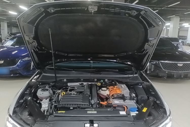 Used Volkswagen Magotan GTE Plug-in Hybrid 2022 GTE Luxury Model Engine Bay