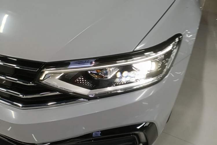 Used Volkswagen Magotan GTE Plug-in Hybrid 2022 GTE Luxury Model Left Front Headlight