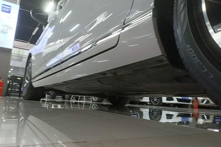 Used Volkswagen Magotan GTE Plug-in Hybrid 2022 GTE Luxury Model Left Side Sill