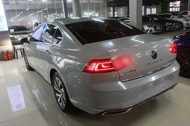 Used Volkswagen Magotan GTE Plug-in Hybrid 2022 GTE Luxury Model Rear Left 45 Deg