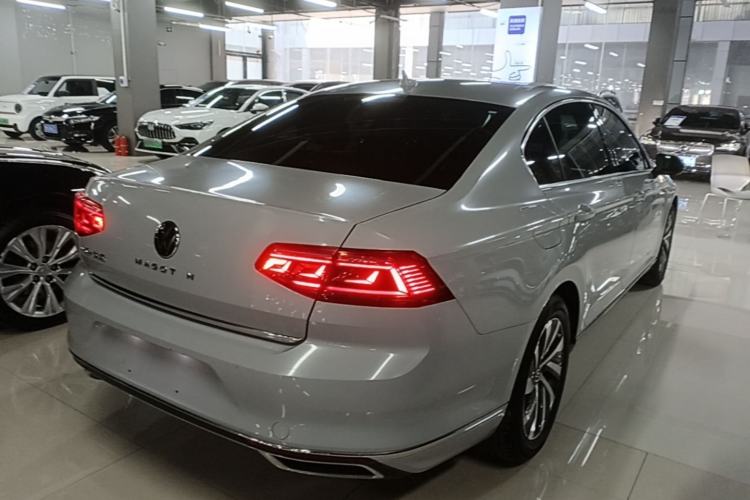 Used Volkswagen Magotan GTE Plug-in Hybrid 2022 GTE Luxury Model Rear Right 45 Deg