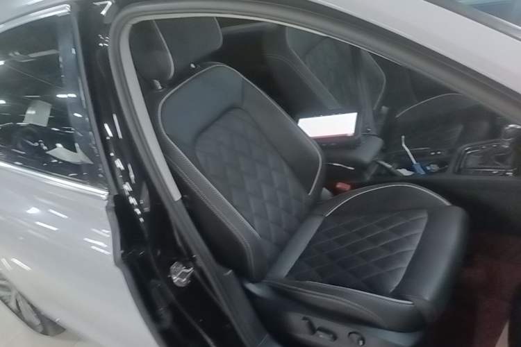 Used Volkswagen Magotan GTE Plug-in Hybrid 2022 GTE Luxury Model Right Front Seat