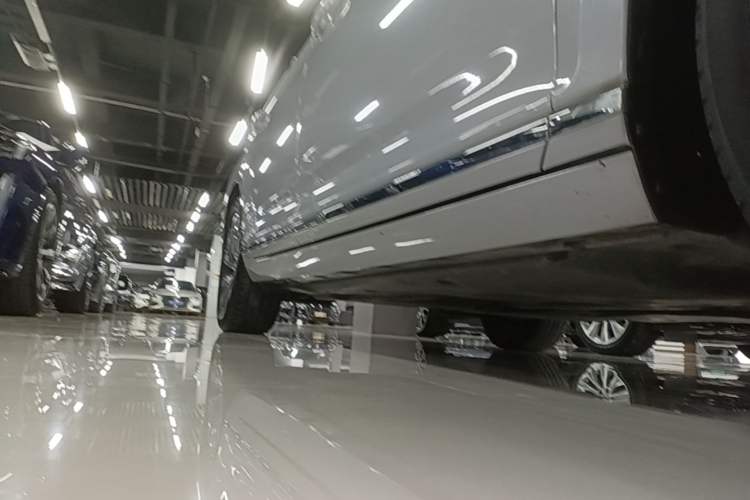 Used Volkswagen Magotan GTE Plug-in Hybrid 2022 GTE Luxury Model Right Side Sill