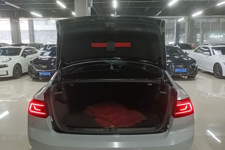 Used Volkswagen Magotan GTE Plug-in Hybrid 2022 GTE Luxury Model Trunk