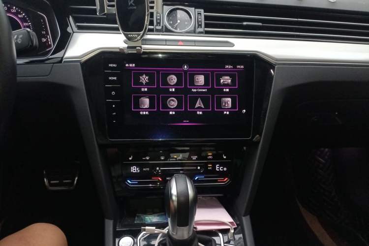 Used Volkswagen Magotan GTE Plug-in Hybrid 2022 GTE Luxury Model Audio And AC Panel