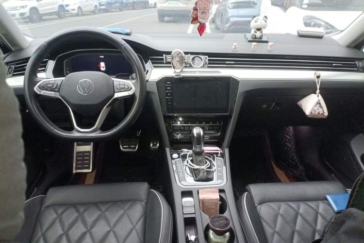 Used Volkswagen Magotan GTE Plug-in Hybrid 2022 GTE Luxury Model Center Console