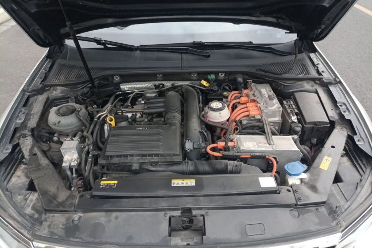 Used Volkswagen Magotan GTE Plug-in Hybrid 2022 GTE Luxury Model Engine Bay