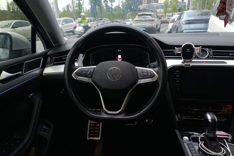 Used Volkswagen Magotan GTE Plug-in Hybrid 2022 GTE Luxury Model Steering Wheel