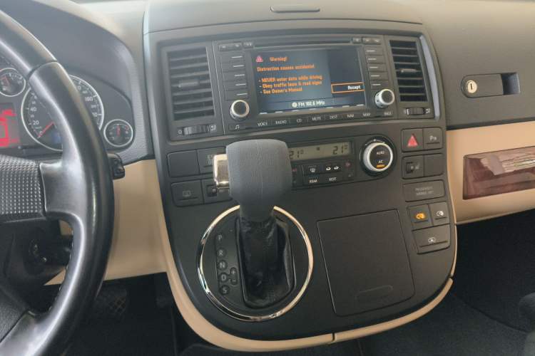 Used Volkswagen Multivan 2008 3.2L Audio And AC Panel