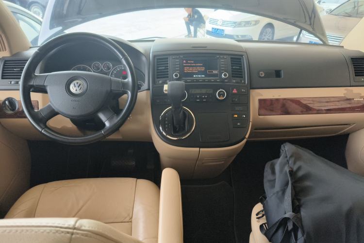Used Volkswagen Multivan 2008 3.2L Center Console