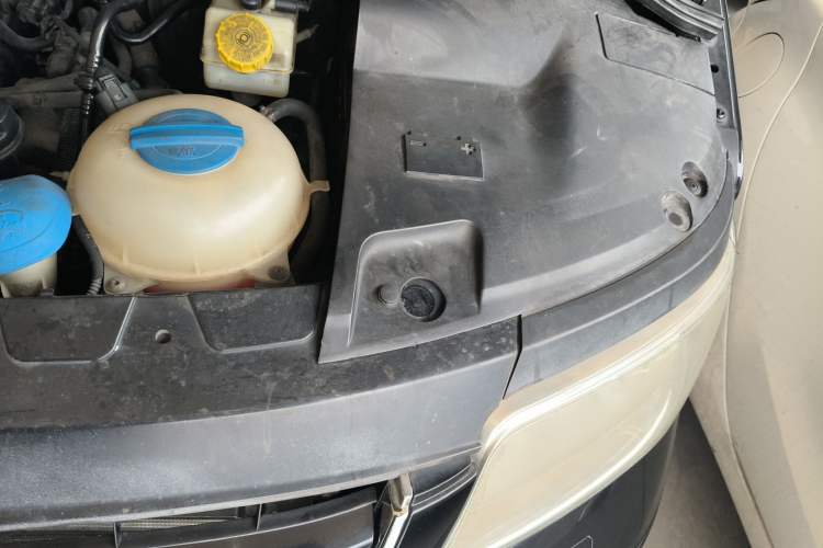 Used Volkswagen Multivan 2008 3.2L Engine Bay Left