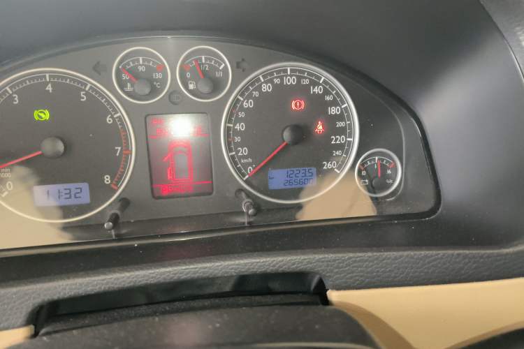 Used Volkswagen Multivan 2008 3.2L Odometer Close Up