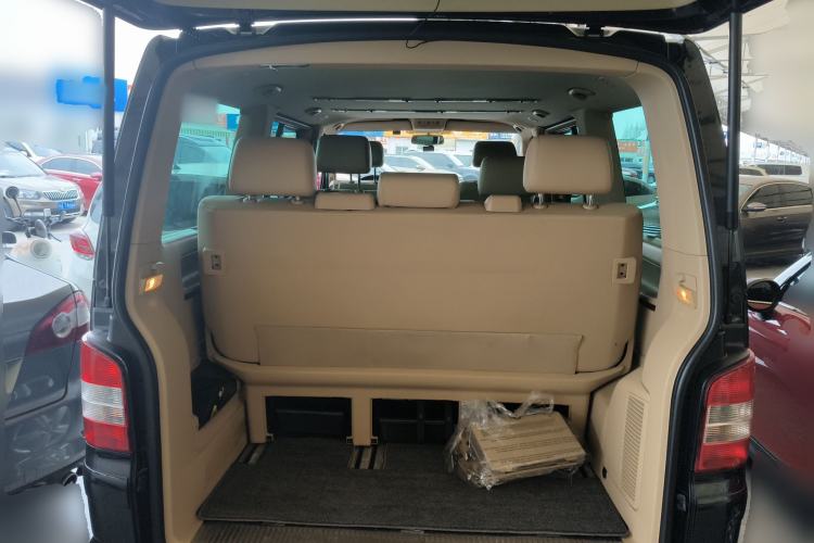 Used Volkswagen Multivan 2008 3.2L Trunk