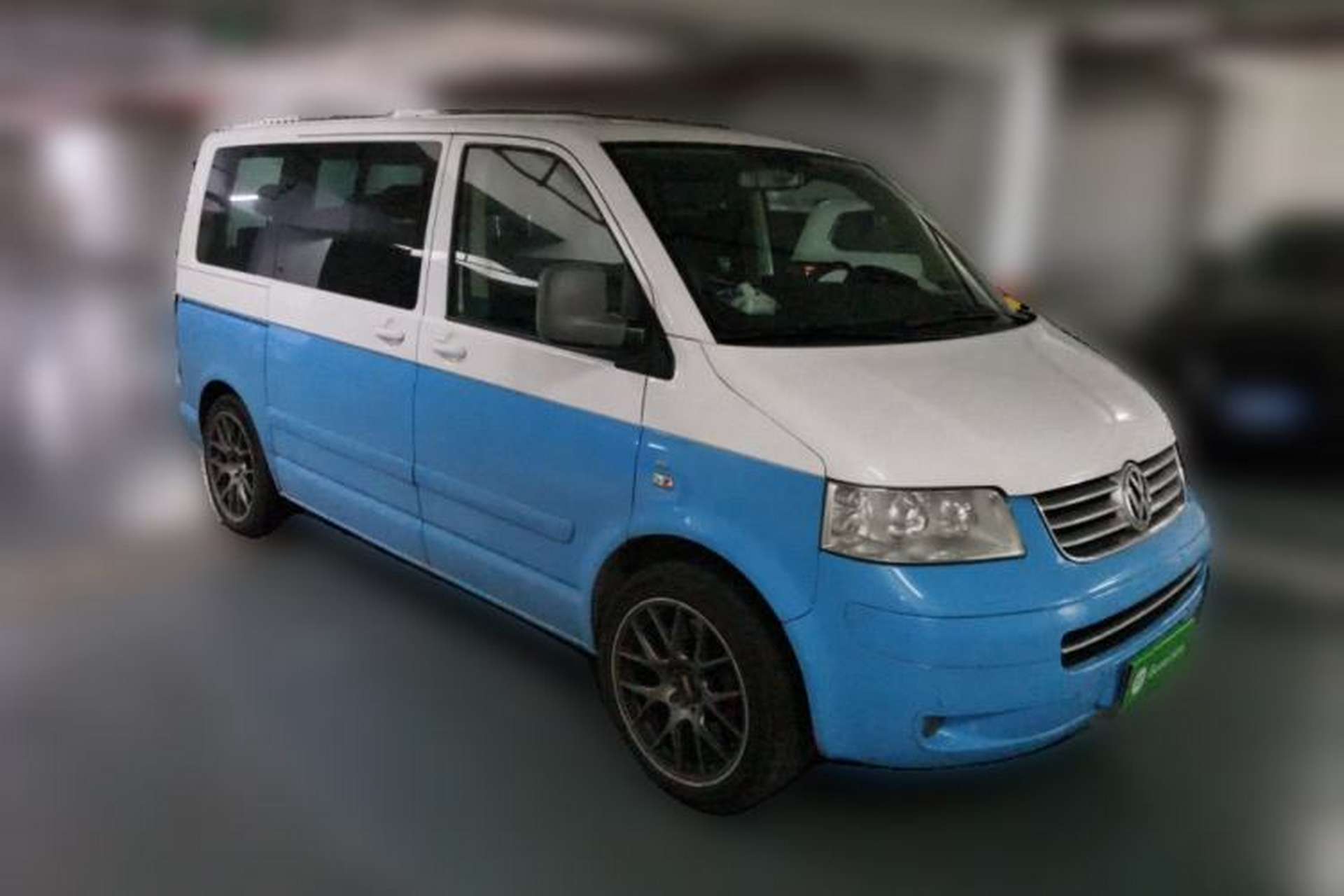 Used Volkswagen Multivan 2008 3.2L Front Right 45 Deg