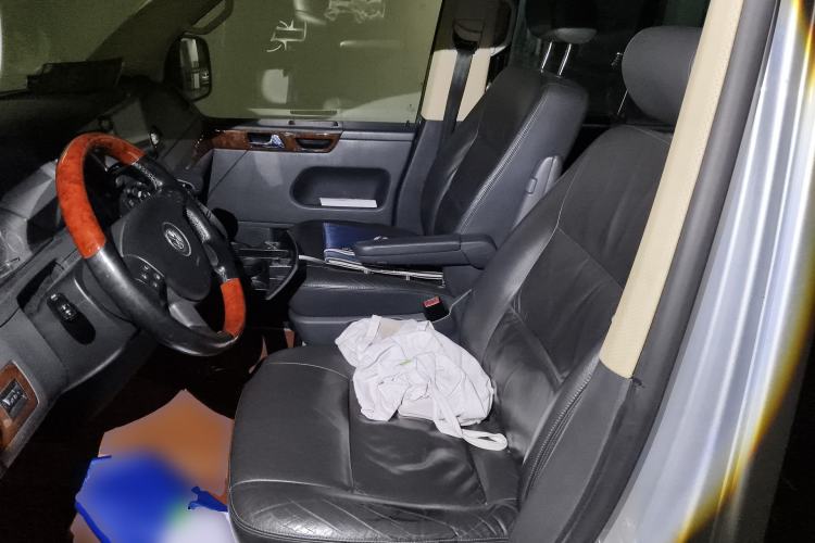 Used Volkswagen Multivan 2008 3.2L Left Front Seat