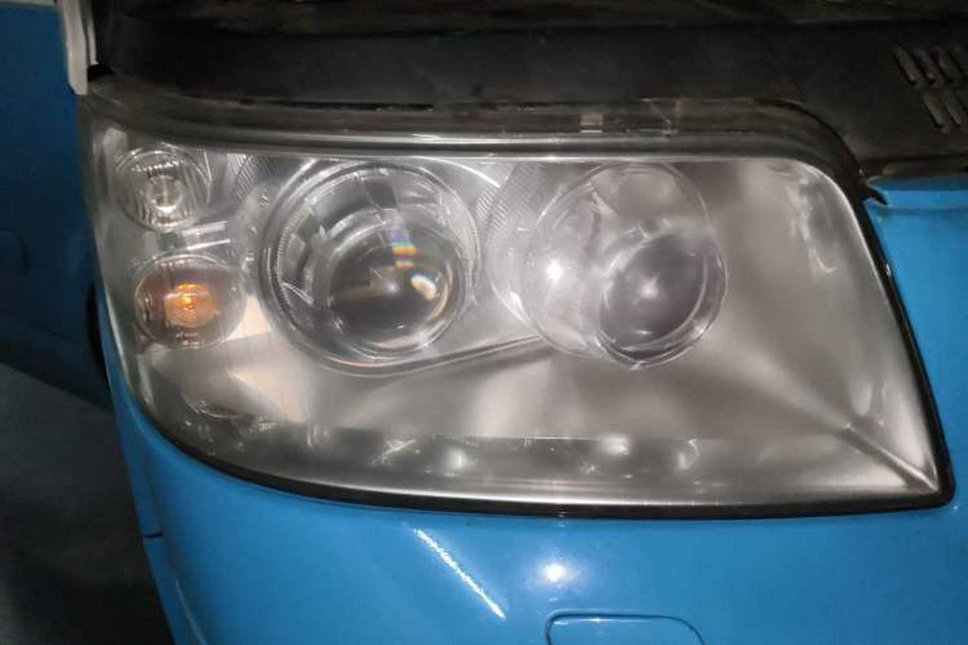 Used Volkswagen Multivan 2008 3.2L Right Front Headlight