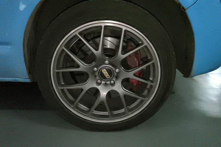 Used Volkswagen Multivan 2008 3.2L Right Front Wheel Hub