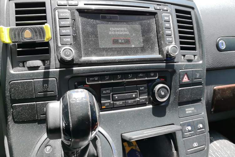 Used Volkswagen Multivan 2012 2.0 TSI Four-Wheel Drive Deluxe Edition Audio And AC Panel