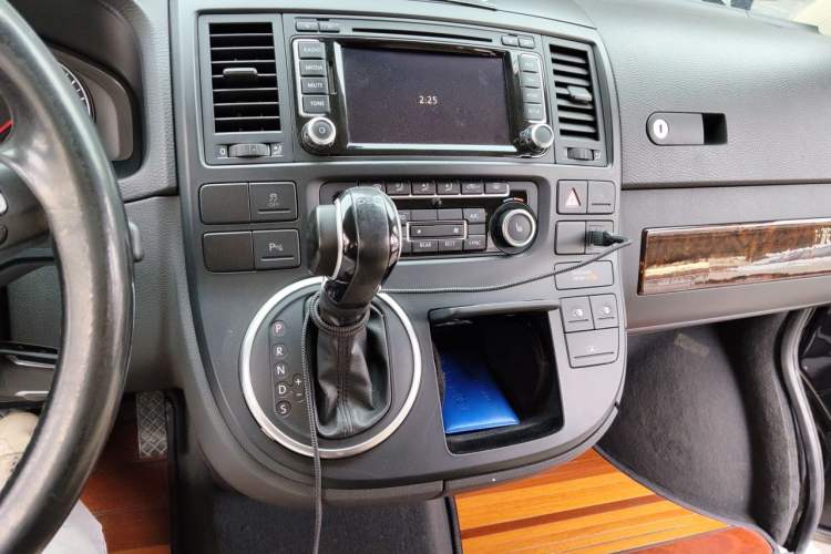 Used Volkswagen Multivan 2012 2.0 TSI Four-Wheel Drive Deluxe Edition Audio And AC Panel
