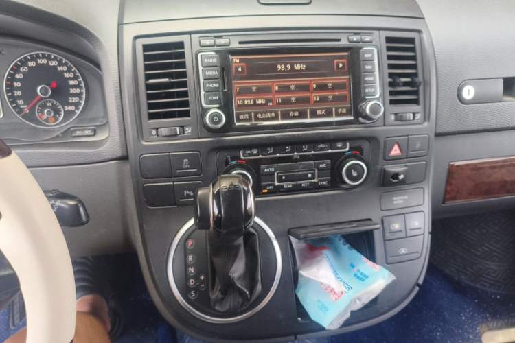 Used Volkswagen Multivan 2012 2.0 TSI Four-Wheel Drive Deluxe Edition Audio And AC Panel