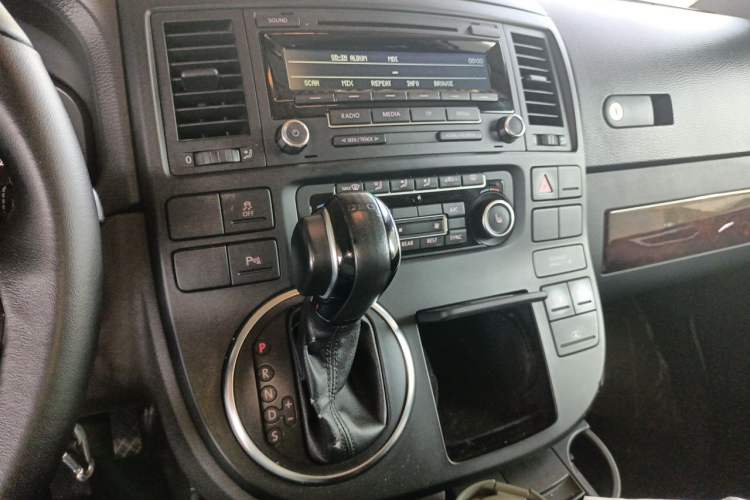 Used Volkswagen Multivan 2012 2.0 TSI Two-Wheel-Drive Luxury Edition Audio And AC Panel