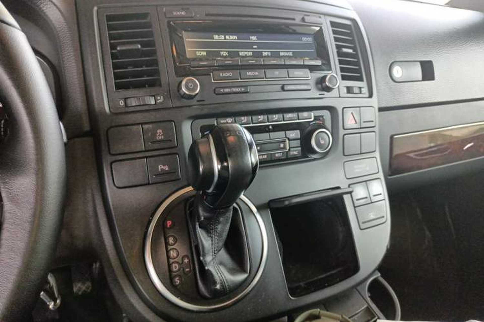 Used Volkswagen Multivan 2012 2.0 TSI Two-Wheel-Drive Luxury Edition Audio And AC Panel