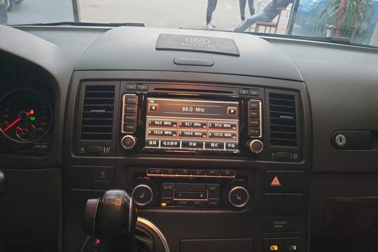 Used Volkswagen Multivan 2012 2.0 TSI Four-Wheel Drive Deluxe Edition Audio And AC Panel