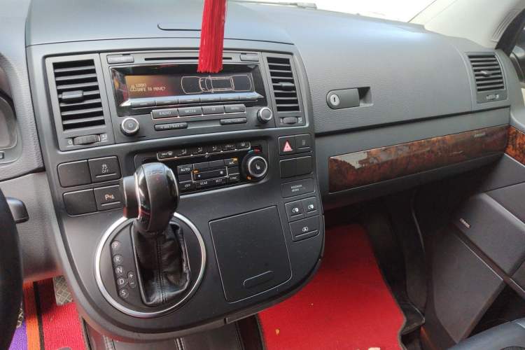 Used Volkswagen Multivan 2012 2.0 TSI Two-Wheel-Drive Luxury Edition Audio And AC Panel