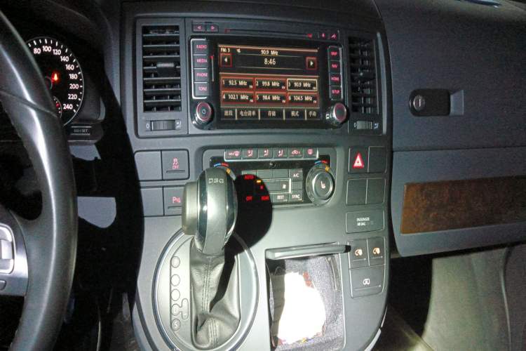 Used Volkswagen Multivan 2012 2.0 TSI Four-Wheel Drive Deluxe Edition Audio And AC Panel