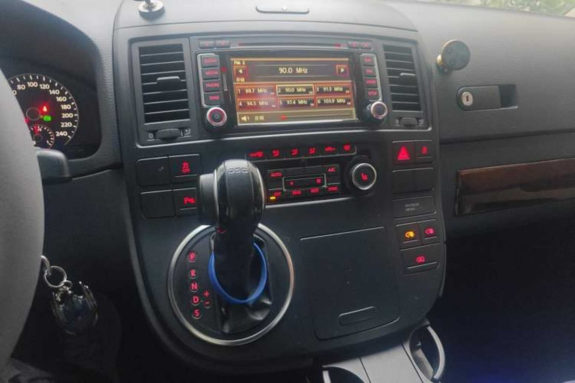 Used Volkswagen Multivan 2012 2.0 TSI Four-Wheel Drive Deluxe Edition Audio And AC Panel
