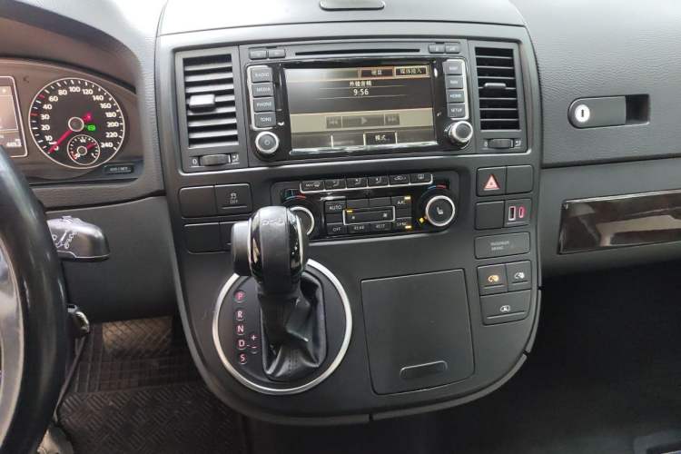 Used Volkswagen Multivan 2012 2.0 TSI Four-Wheel Drive Deluxe Edition Audio And AC Panel