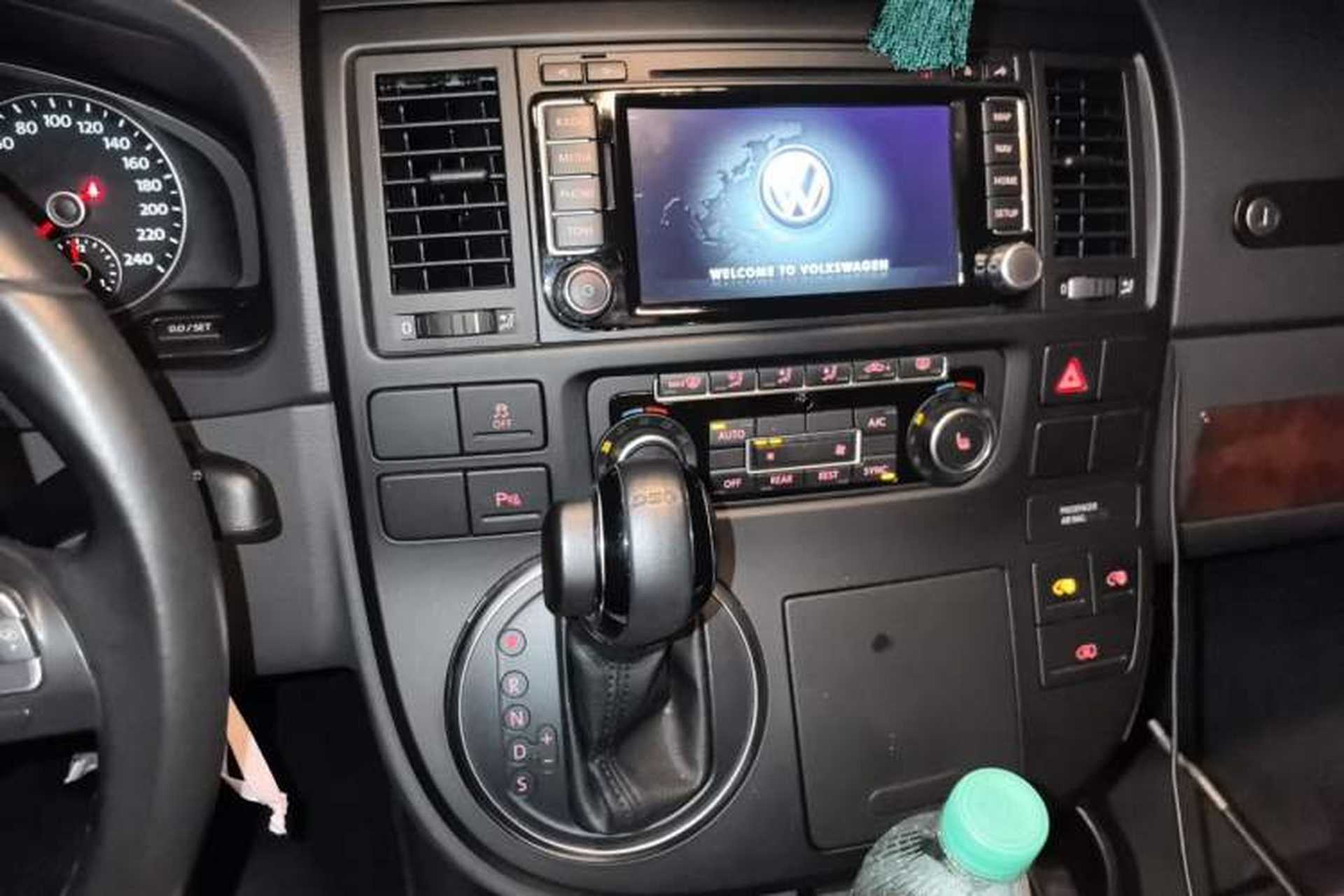 Used Volkswagen Multivan 2012 2.0 TSI Four-Wheel Drive Deluxe Edition Audio And AC Panel