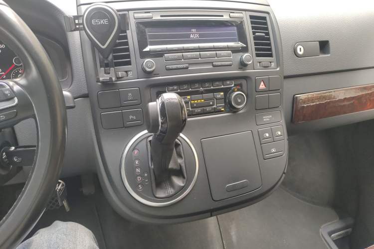Used Volkswagen Multivan 2012 2.0 TSI Two-Wheel-Drive Luxury Edition Audio And AC Panel
