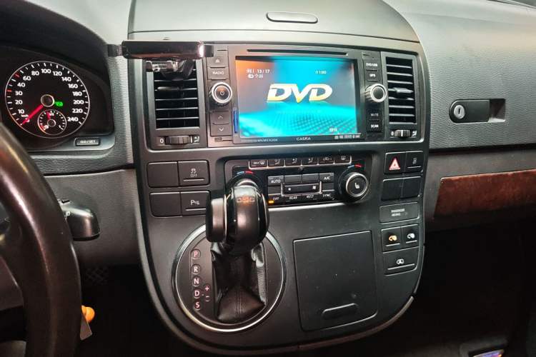 Used Volkswagen Multivan 2012 2.0 TSI Two-Wheel-Drive Luxury Edition Audio And AC Panel