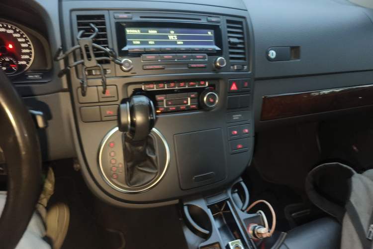 Used Volkswagen Multivan 2012 2.0 TSI Two-Wheel-Drive Luxury Edition Audio And AC Panel