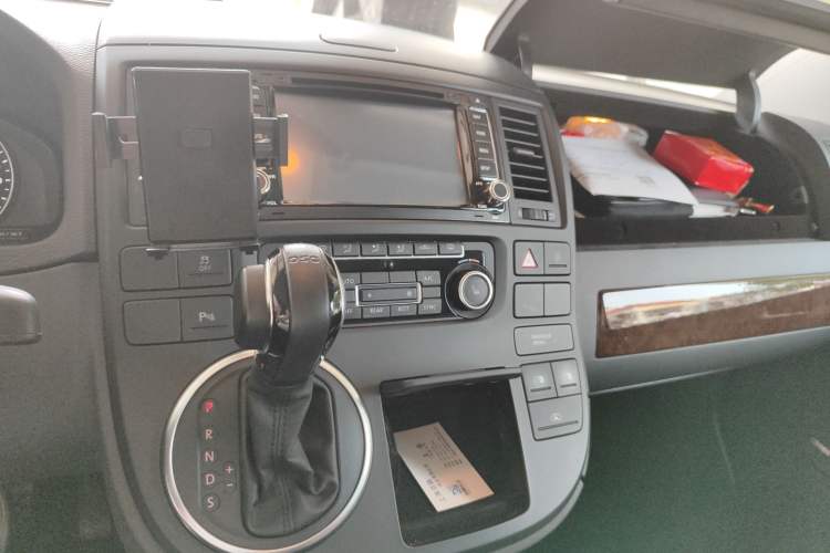 Used Volkswagen Multivan 2012 2.0 TSI Two-Wheel-Drive Luxury Edition Audio And AC Panel