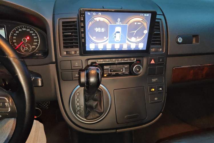 Used Volkswagen Multivan 2012 2.0 TSI Two-Wheel-Drive Luxury Edition Audio And AC Panel
