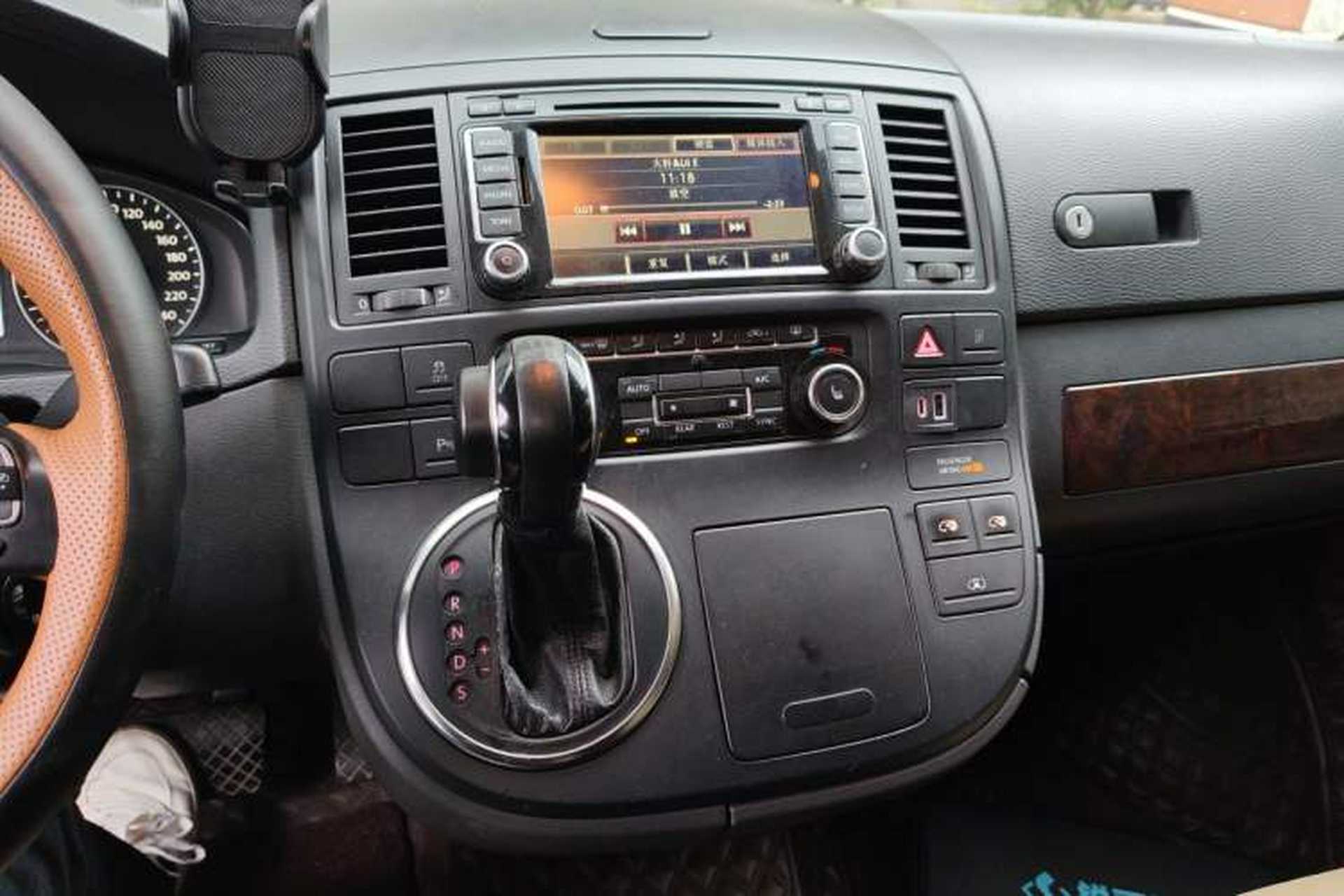 Used Volkswagen Multivan 2012 2.0 TSI Four-Wheel Drive Deluxe Edition Audio And AC Panel