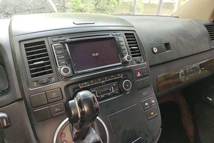Used Volkswagen Multivan 2012 2.0 TSI Four-Wheel Drive Deluxe Edition Audio And AC Panel
