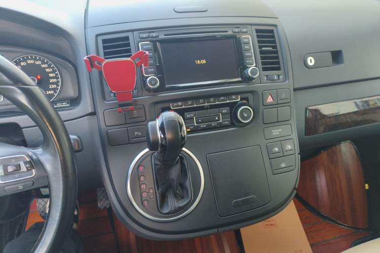 Used Volkswagen Multivan 2012 2.0 TSI Four-Wheel Drive Deluxe Edition Audio And AC Panel