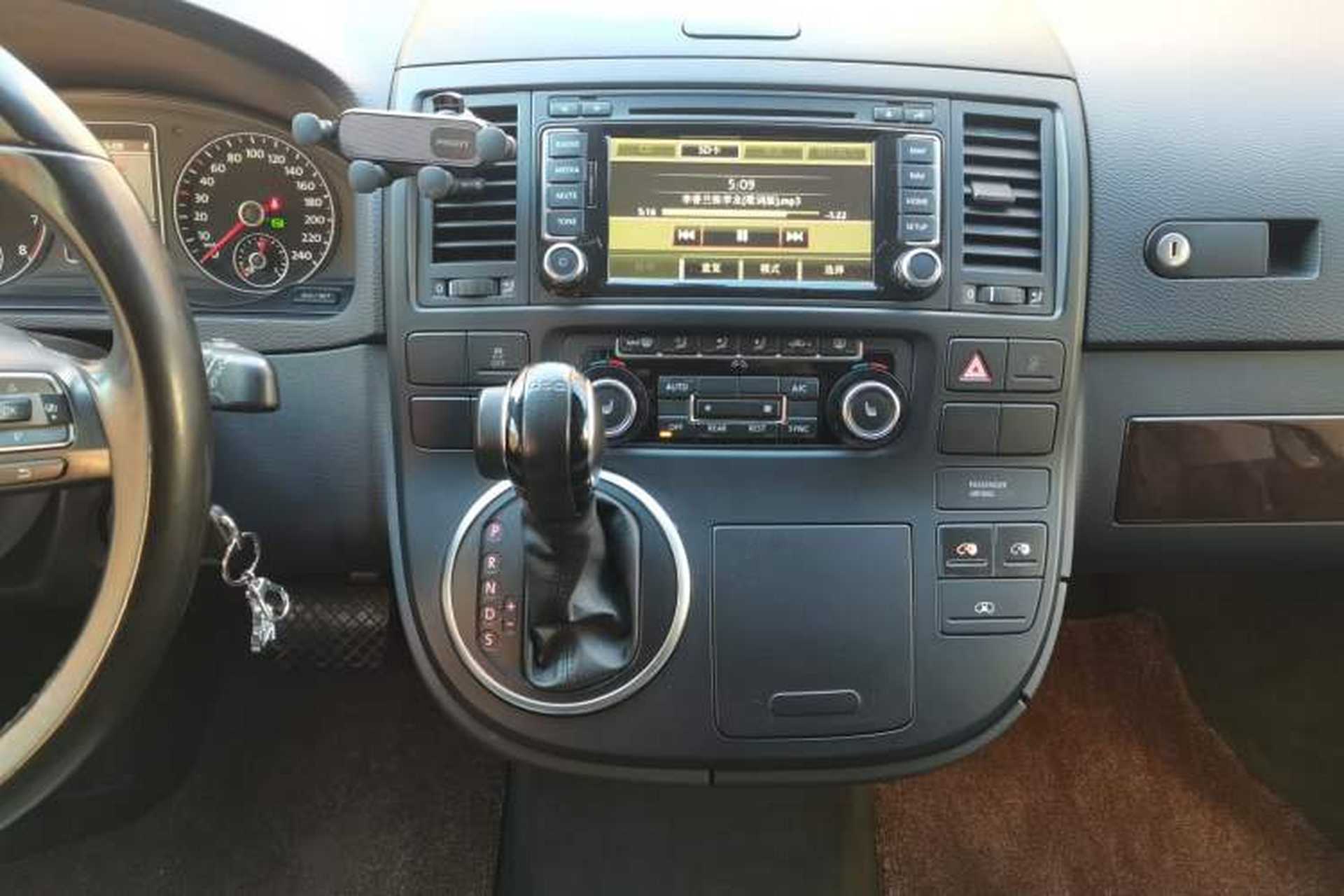 Used Volkswagen Multivan 2012 2.0 TSI Two-Wheel-Drive Luxury Edition Audio And AC Panel